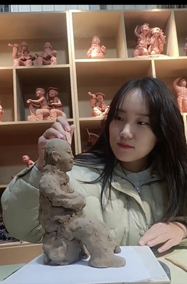 鄲城張玉萍泥塑榮獲“巾幗瓷韻”女陶藝家邀請(qǐng)展金獎(jiǎng) 以泥土為媒，傳承文化之美